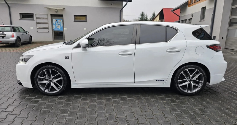 Lexus CT cena 62000 przebieg: 115000, rok produkcji 2016 z Rzeszów małe 137